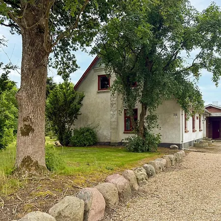 4 Bedroom Pet Friendly In *