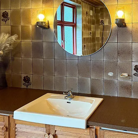 4 Bedroom Pet Friendly In *