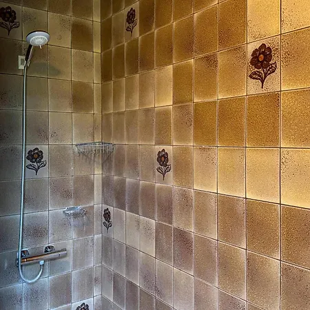 4 Bedroom Pet Friendly In